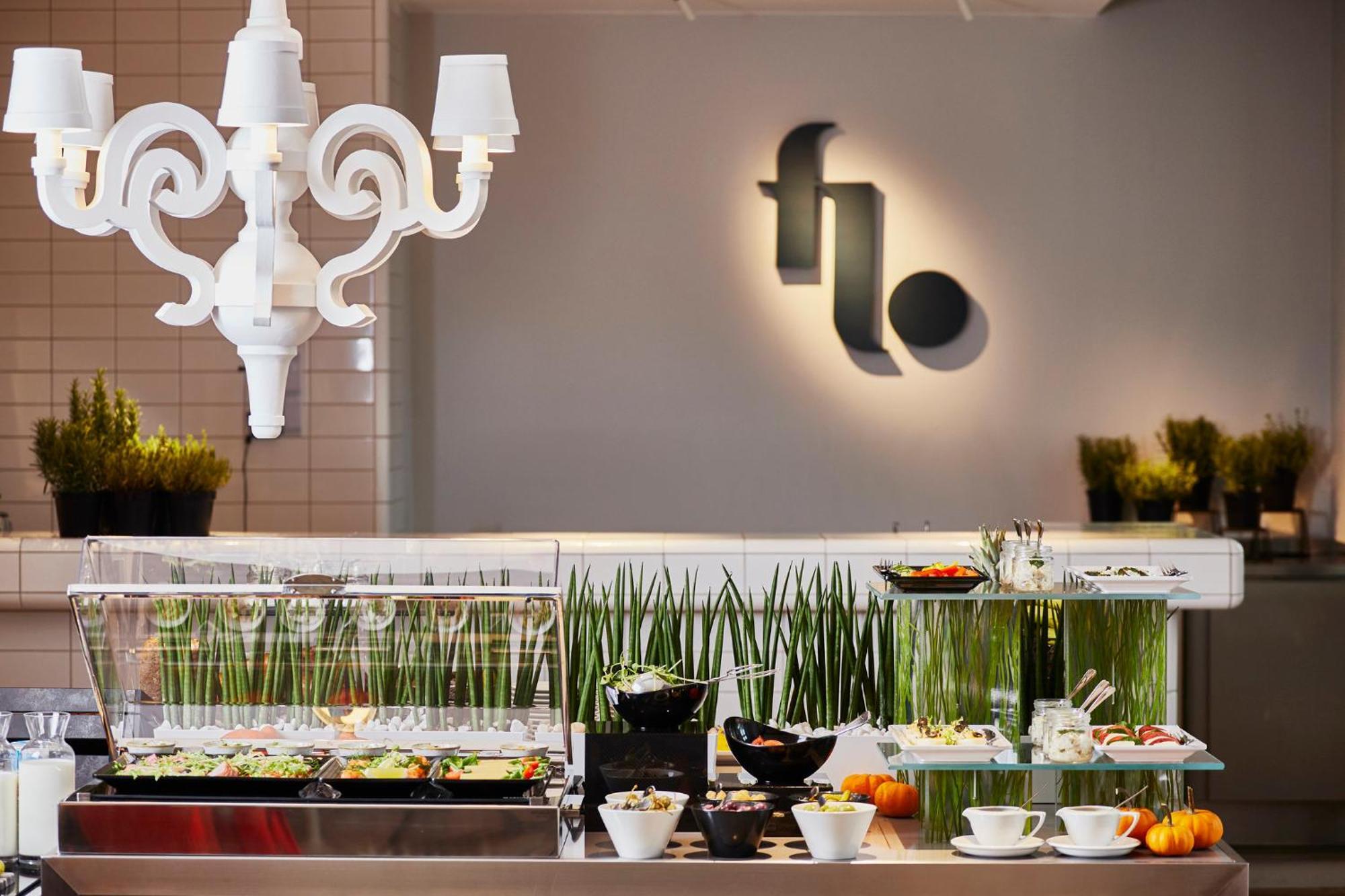 Hotel Indigo Warsaw Nowy Swiat By Ihg Bagian luar foto